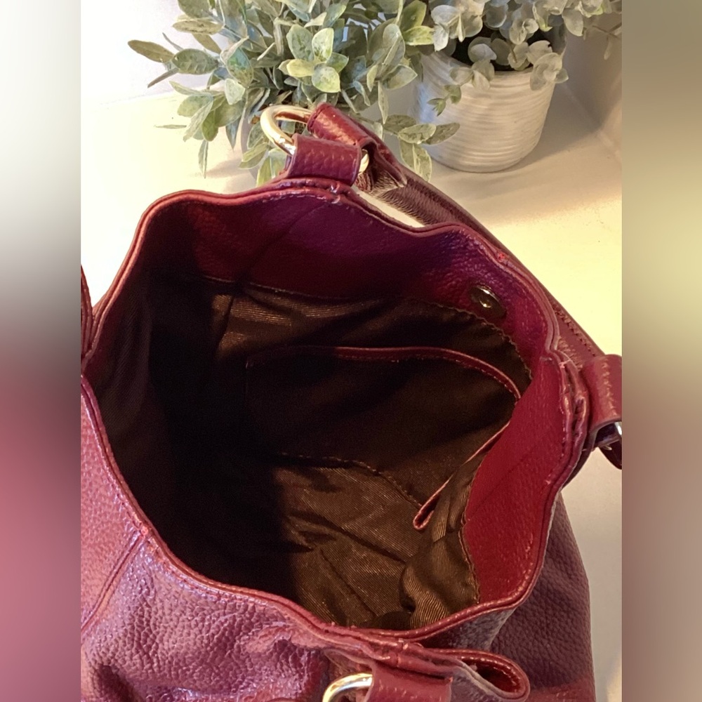 Cuore & Pelle Elegant Burgundy Leather Satchel Handbag - Picture 4 of 11